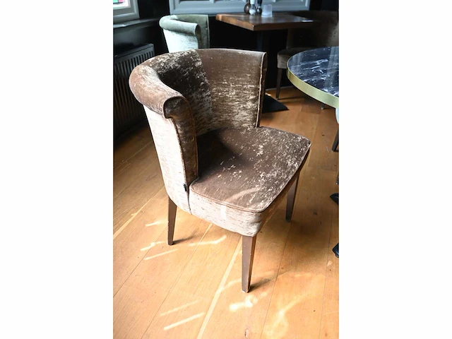 Satelliet restauranttafel met 3 stoelen - afbeelding 3 van  7
