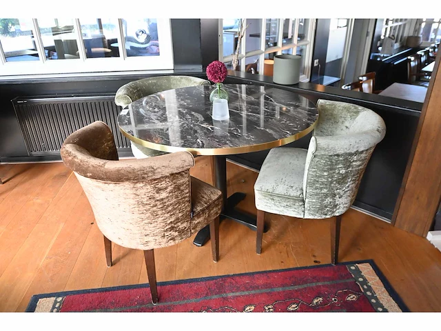 Satelliet restauranttafel met 3 stoelen - afbeelding 1 van  6