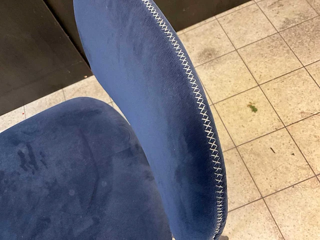 Satelliet suède restaurantstoel (5x) - afbeelding 4 van  7