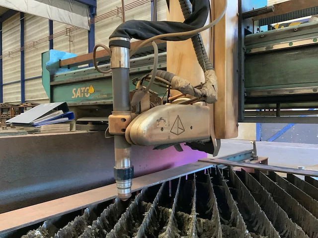 Sato satronik cnc portaal plasmasnijmachine (2x) - afbeelding 47 van  49