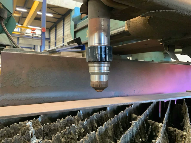 Sato satronik cnc portaal plasmasnijmachine (2x) - afbeelding 48 van  49