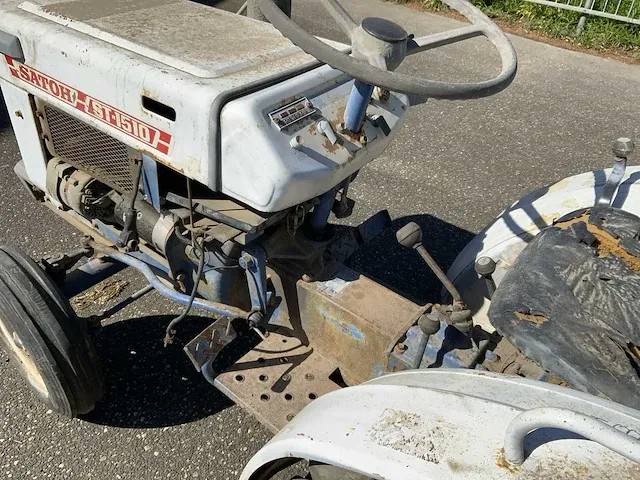 Satoh st-1510 smalspoor- en compacttractor - afbeelding 2 van  19