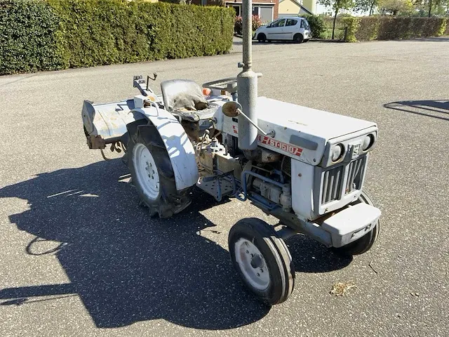 Satoh st-1510 smalspoor- en compacttractor - afbeelding 12 van  19