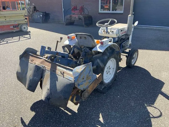 Satoh st-1510 smalspoor- en compacttractor - afbeelding 13 van  19