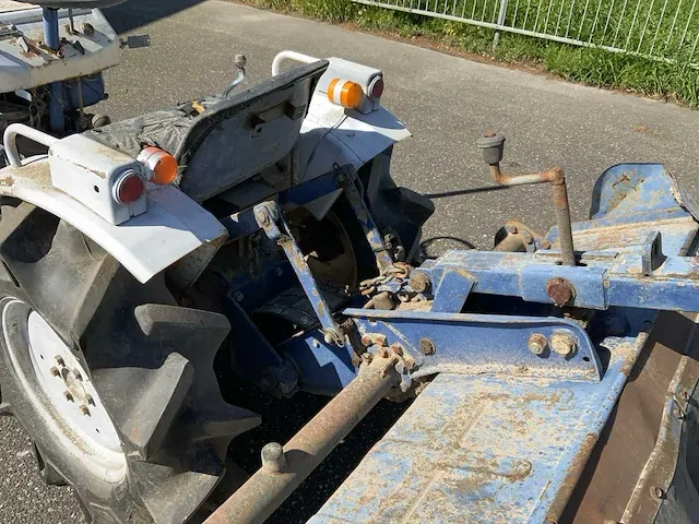 Satoh st-1510 smalspoor- en compacttractor - afbeelding 17 van  19