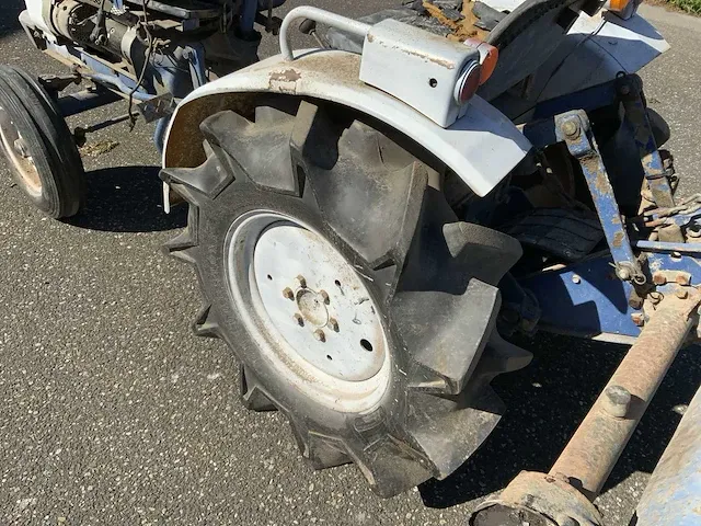 Satoh st-1510 smalspoor- en compacttractor - afbeelding 18 van  19