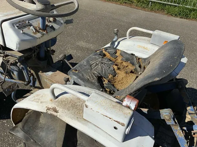 Satoh st-1510 smalspoor- en compacttractor - afbeelding 19 van  19
