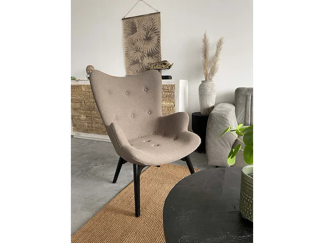 Scandinavische fauteuil in taupe boucle stof, taupe / zwart - afbeelding 1 van  7