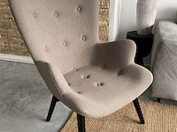 Scandinavische fauteuil in taupe boucle stof, taupe / zwart - afbeelding 2 van  7