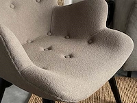 Scandinavische fauteuil in taupe boucle stof, taupe / zwart - afbeelding 3 van  7