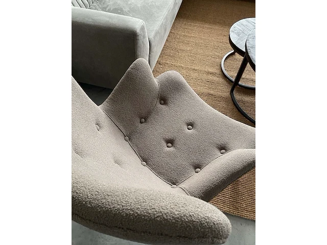 Scandinavische fauteuil in taupe boucle stof, taupe / zwart - afbeelding 4 van  7