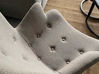 Scandinavische fauteuil in taupe boucle stof, taupe / zwart - afbeelding 4 van  7