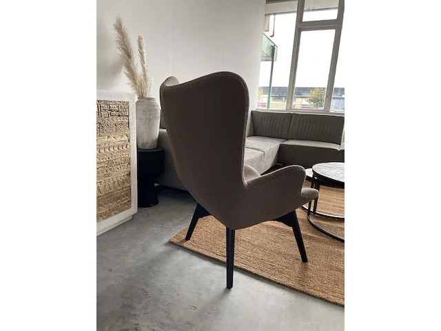 Scandinavische fauteuil in taupe boucle stof, taupe / zwart - afbeelding 5 van  7
