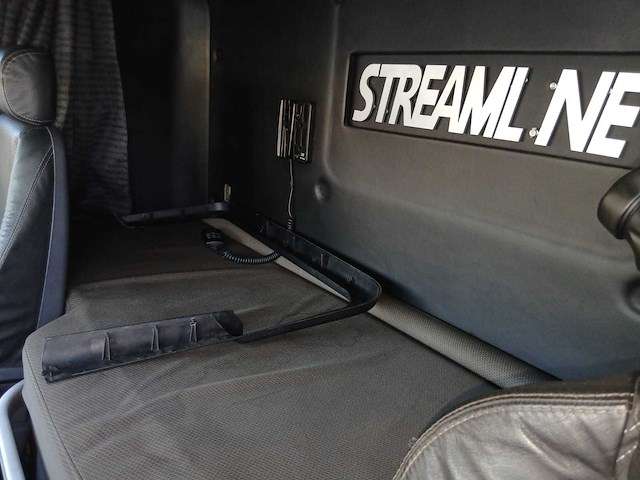 Scania met oplegger show truck - vrachtwagen - afbeelding 14 van  16