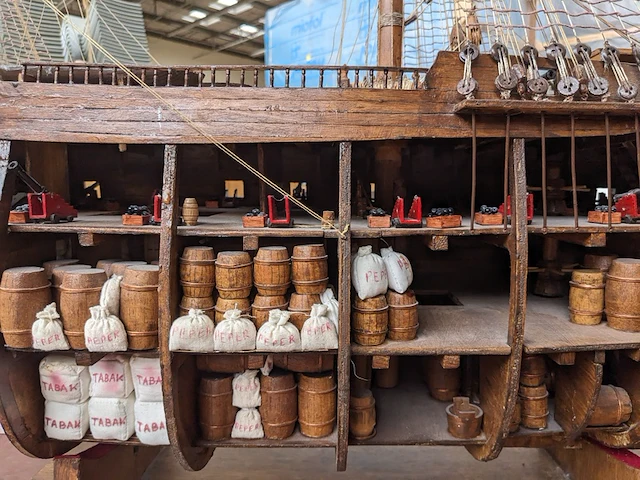Schaalmodel driemaster - afbeelding 28 van  28