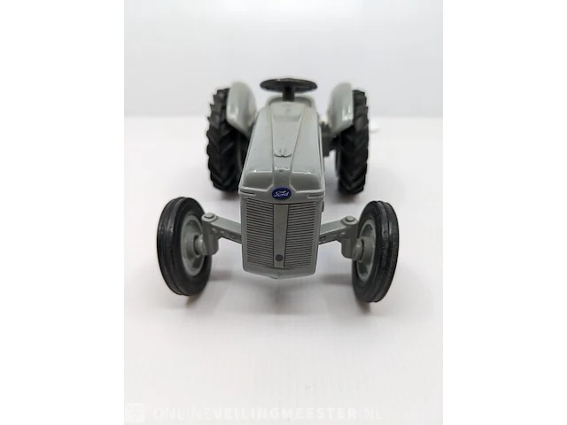 Schaalmodel ertl, ford 9n met 2-schaar ploeg / schaal 1:16, bouwjaar 1989 - afbeelding 8 van  12