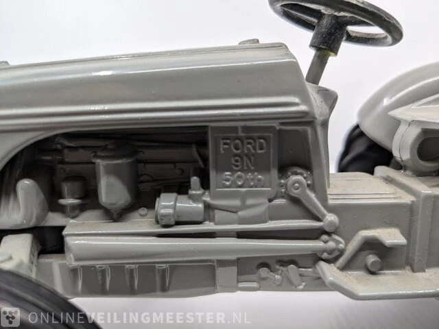 Schaalmodel ertl, ford 9n met 2-schaar ploeg / schaal 1:16, bouwjaar 1989 - afbeelding 12 van  12