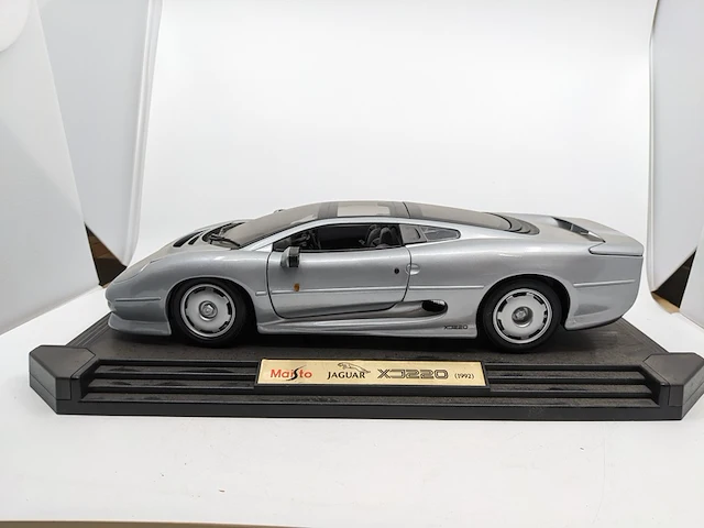 Schaalmodel jaguar, xj220, grijs - afbeelding 1 van  7
