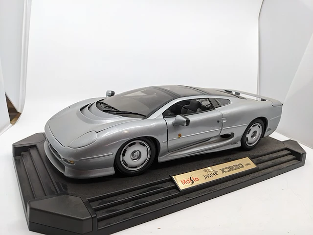 Schaalmodel jaguar, xj220, grijs - afbeelding 2 van  7