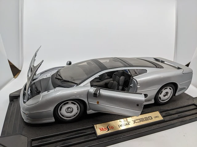 Schaalmodel jaguar, xj220, grijs - afbeelding 3 van  7