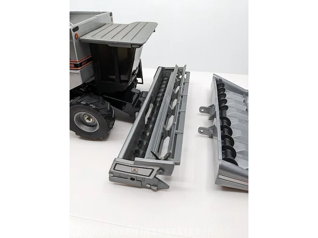 Schaalmodel scale models, cleaner agco r62 / schaal 1: 24, bouwjaar 1994 - afbeelding 5 van  10
