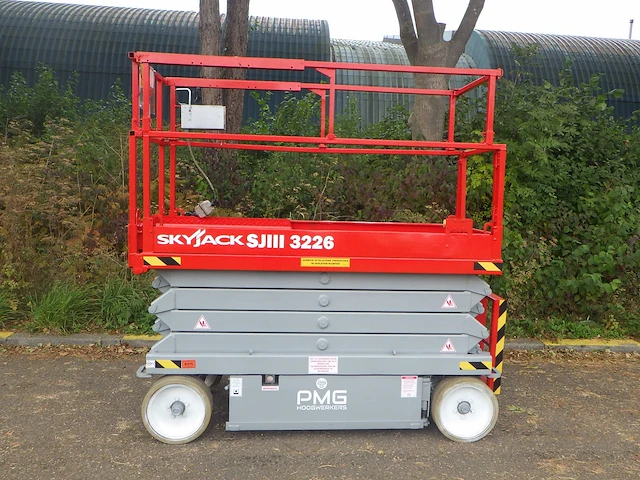 Schaarhoogwerker skyjack sj3226 elektrisch 9.92m 2011 - afbeelding 1 van  1