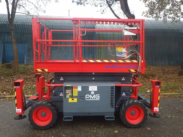 Schaarhoogwerker skyjack sj6832rt 11.75m diesel 2018 - afbeelding 1 van  1