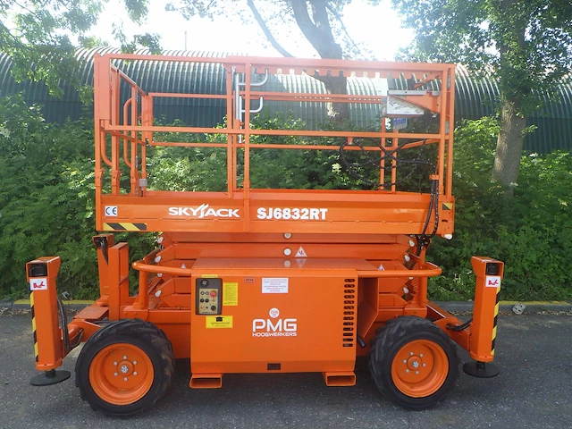 Schaarhoogwerker skyjack sj6832rt diesel 11.75m 2016 - afbeelding 1 van  1