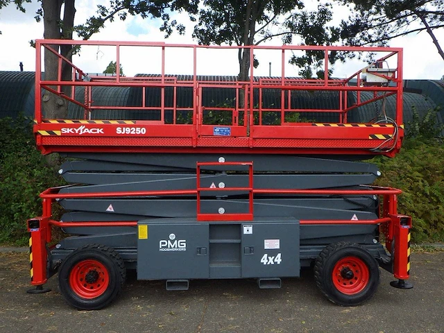 Schaarhoogwerker skyjack sj9250 diesel 17.24m 2015 - afbeelding 1 van  1