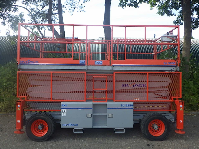 Schaarlift skyjack sj9250rt diesel 17.24m 2007 - afbeelding 1 van  1