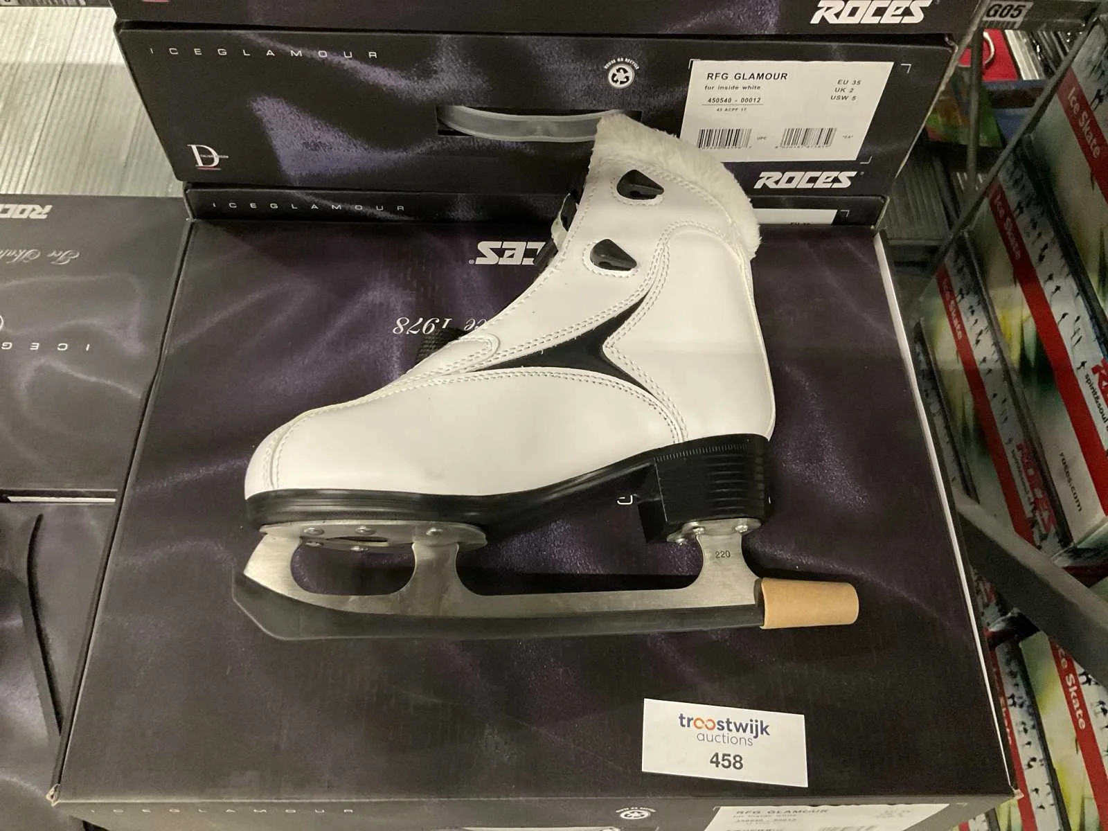 Schaatsen uit faillissement perry sport