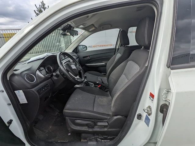 Schade-auto suzuki, vitara hybrid - afbeelding 2 van  45