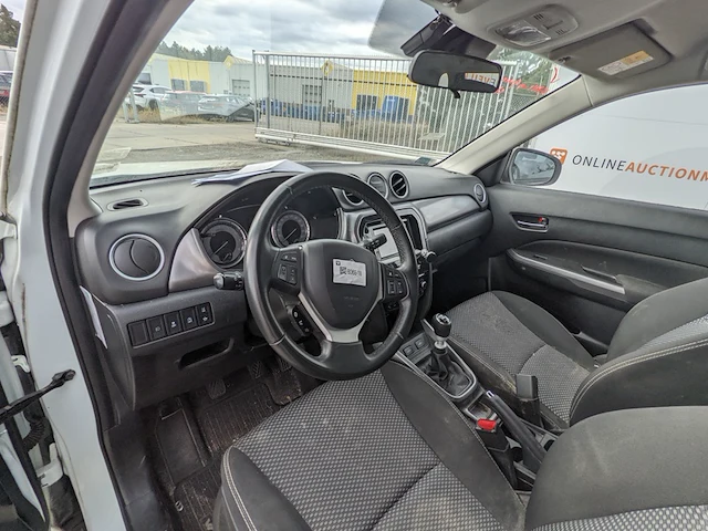 Schade-auto suzuki, vitara hybrid - afbeelding 3 van  45