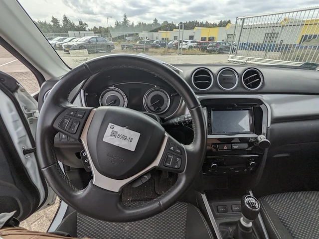 Schade-auto suzuki, vitara hybrid - afbeelding 4 van  45
