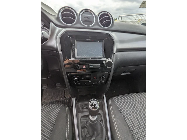 Schade-auto suzuki, vitara hybrid - afbeelding 11 van  45