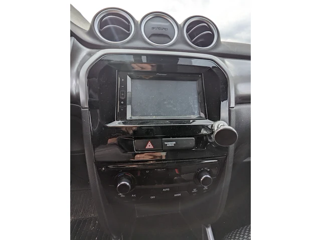 Schade-auto suzuki, vitara hybrid - afbeelding 13 van  45
