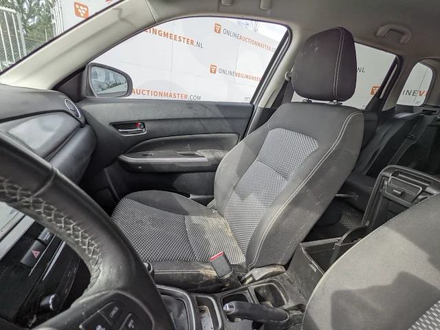 Schade-auto suzuki, vitara hybrid - afbeelding 15 van  45