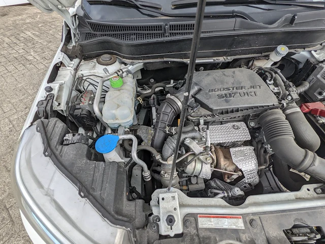 Schade-auto suzuki, vitara hybrid - afbeelding 24 van  45