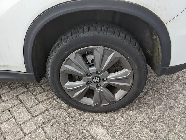Schade-auto suzuki, vitara hybrid - afbeelding 30 van  45