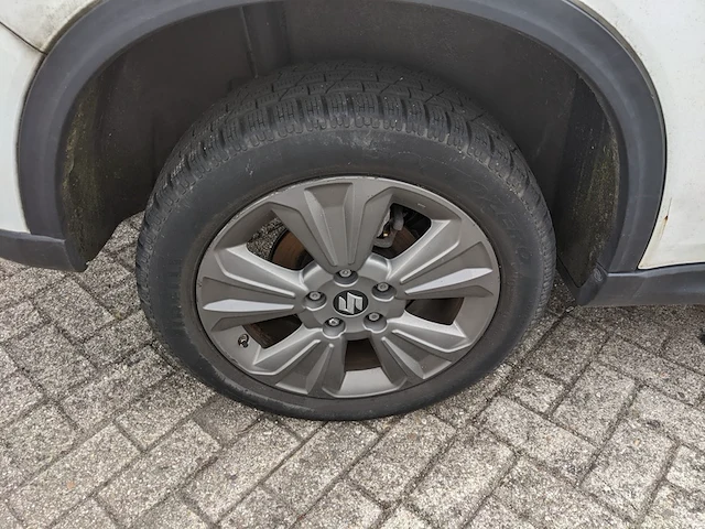 Schade-auto suzuki, vitara hybrid - afbeelding 31 van  45