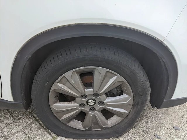 Schade-auto suzuki, vitara hybrid - afbeelding 32 van  45