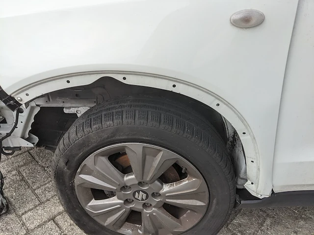 Schade-auto suzuki, vitara hybrid - afbeelding 36 van  45