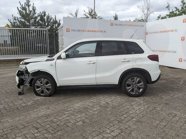Schade-auto suzuki, vitara hybrid - afbeelding 44 van  45
