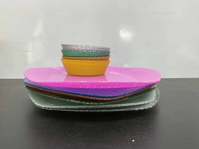Schalen divers servies, glaswerk en bestek (30x) - afbeelding 1 van  3