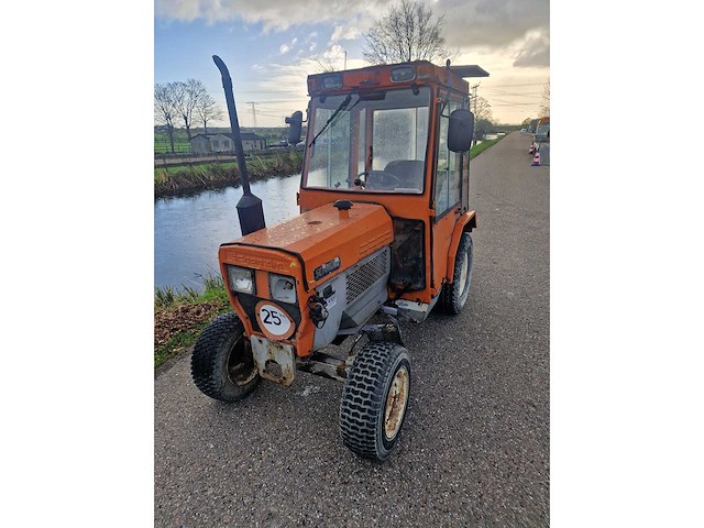 Schanzlin - 202 hydramotik - tweewielaangedreven landbouwtractor - afbeelding 1 van  12
