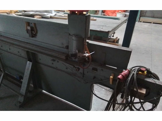 Scheer - fm 4-3100 k - fineerzaagmachine - afbeelding 9 van  9