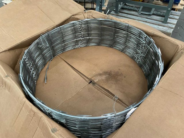 Scheermes prikkeldraad (4x) - afbeelding 1 van  4