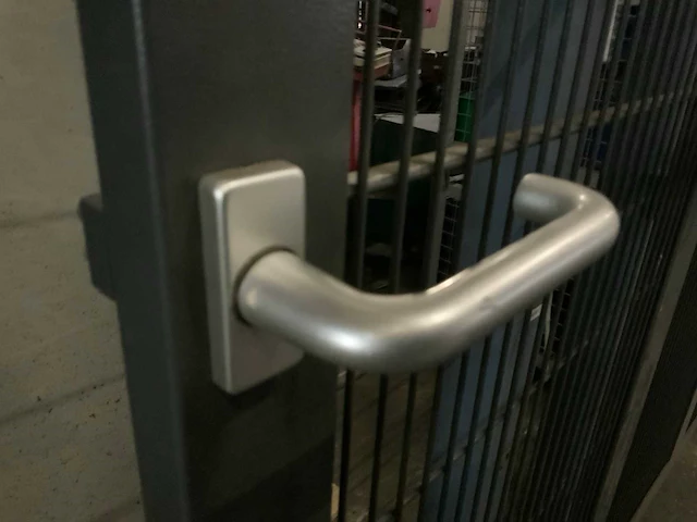 Schenck veiligheid scherm met roldeur - afbeelding 3 van  6