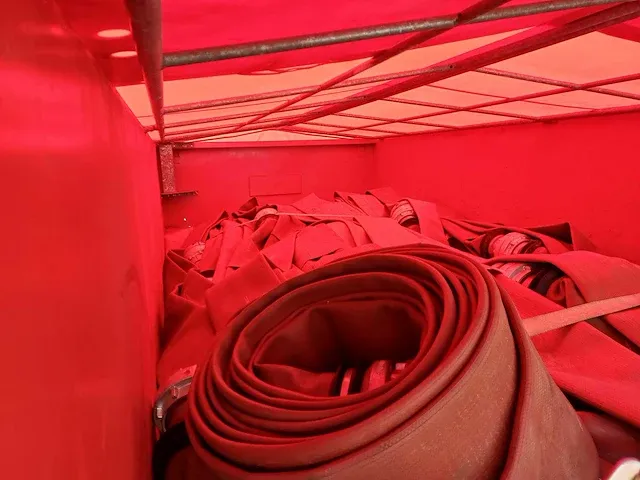 Schenk afzetcontainer met 3km 6" slangen - afbeelding 9 van  21