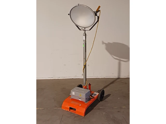 Schijnwerper 500w led incl. statief allmand, pal1000w2 50hz, bouwjaar 2014 - afbeelding 1 van  6